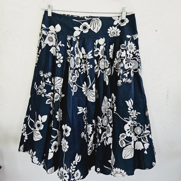 Josephine Chaus Woman Navy Floral Full Pleat Skirt Flowy 8 Knee Pockets Cotton - Picture 5 of 7